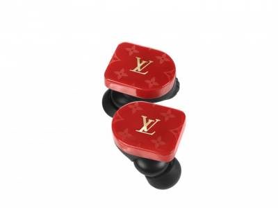 Фирменные наушники от модного бренда Louis Vuitton