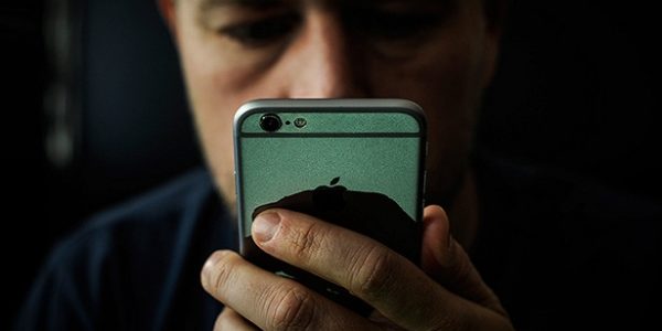 Apple запатентовала гнущийся смартфон&nbsp